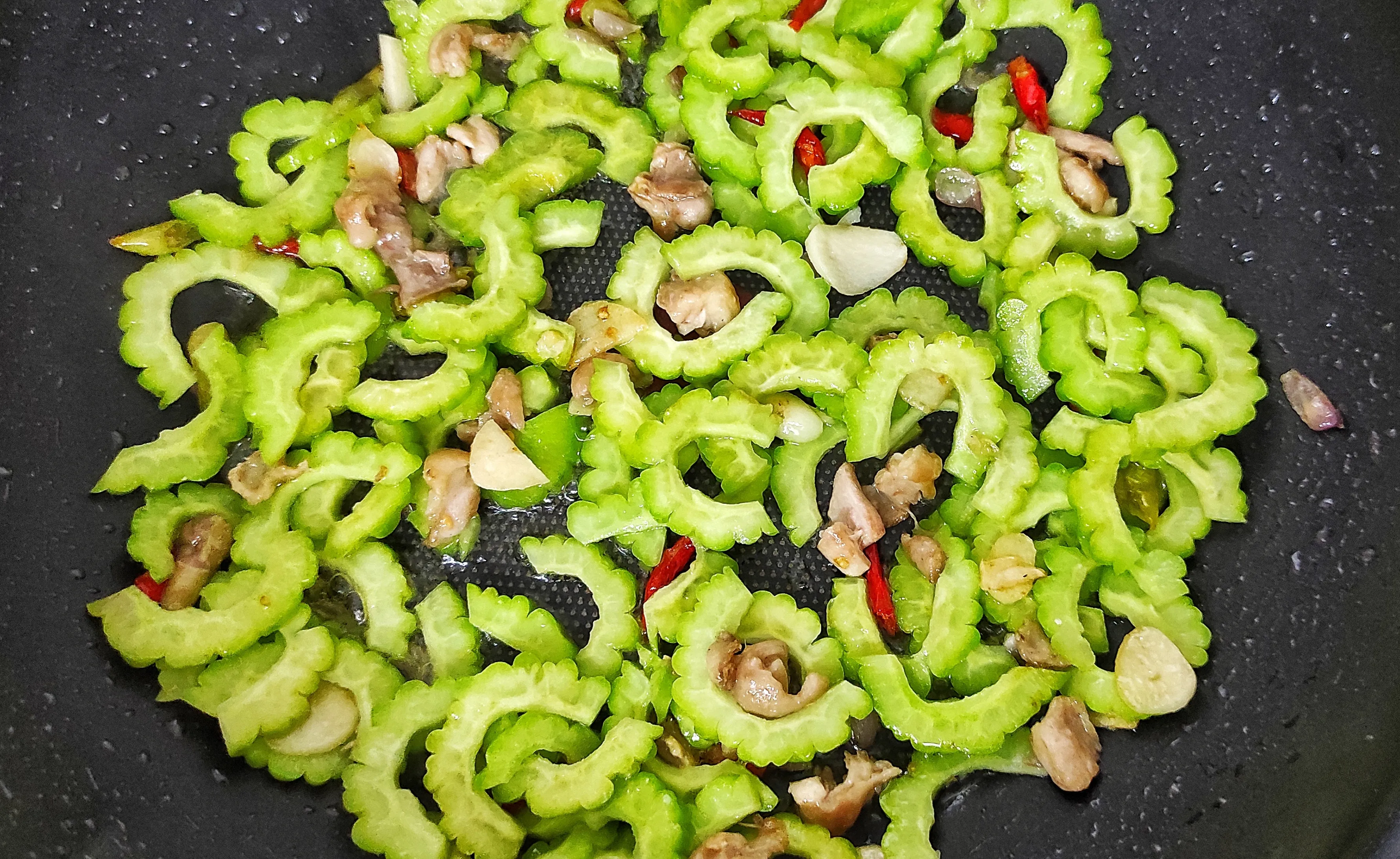 Tips memasak pare agar tidak pahit:

1. Pilih pare