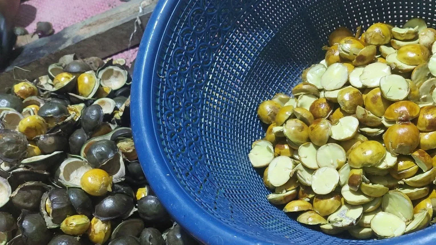 Acara rewang (bantu-bantu)