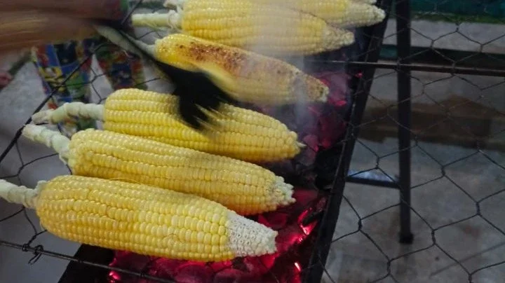 Bakar jagung di malam terakhir liburan #KegiatanFavorit