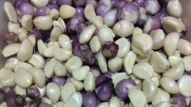 Bawang kupas