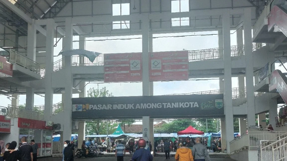 belanja di pasar among tani batu
