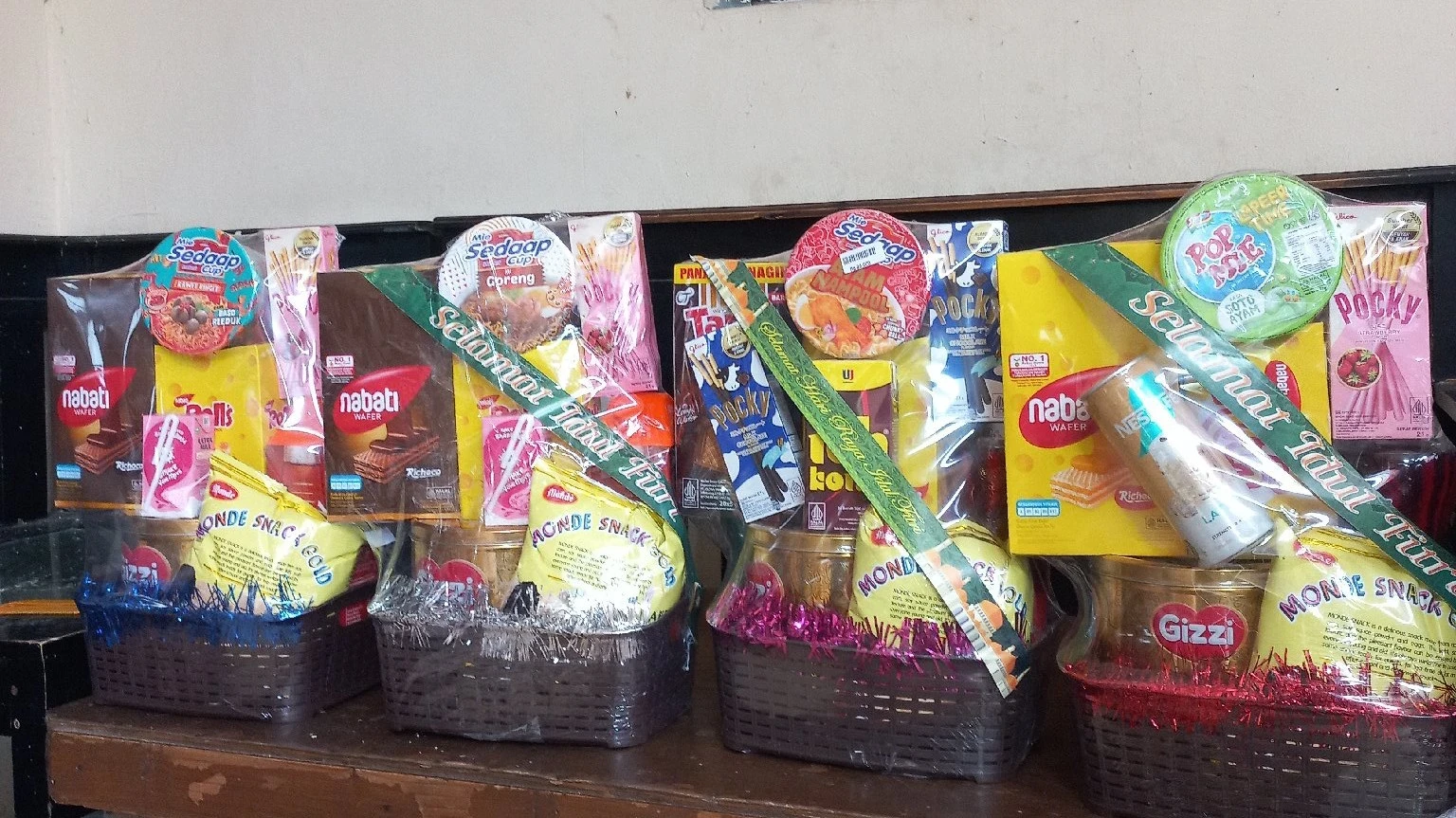Belanja parcel untuk hantaran