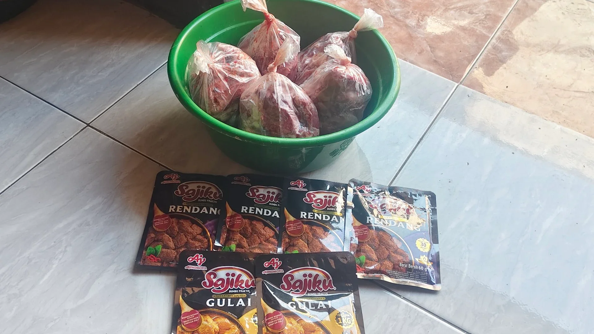 Berbagi Daging Kurban #MaknaAdulAdha