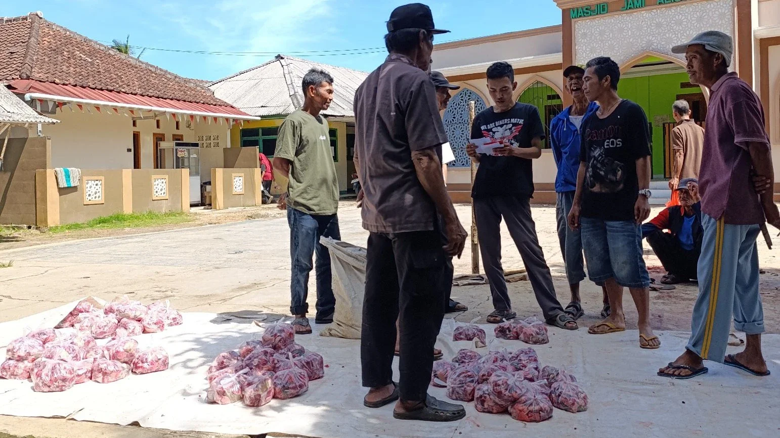 Berbagi Daging Qurban #MaknaIdulAdha