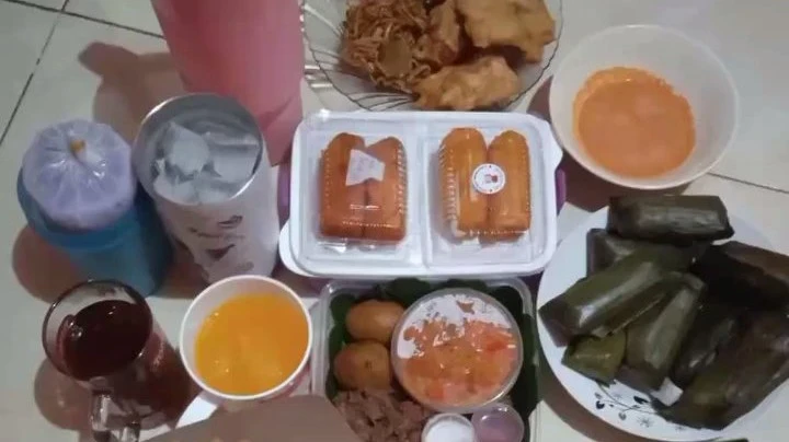 Berbuka dengan membeli takjil di pasar ramadan #RamadanBerkesan