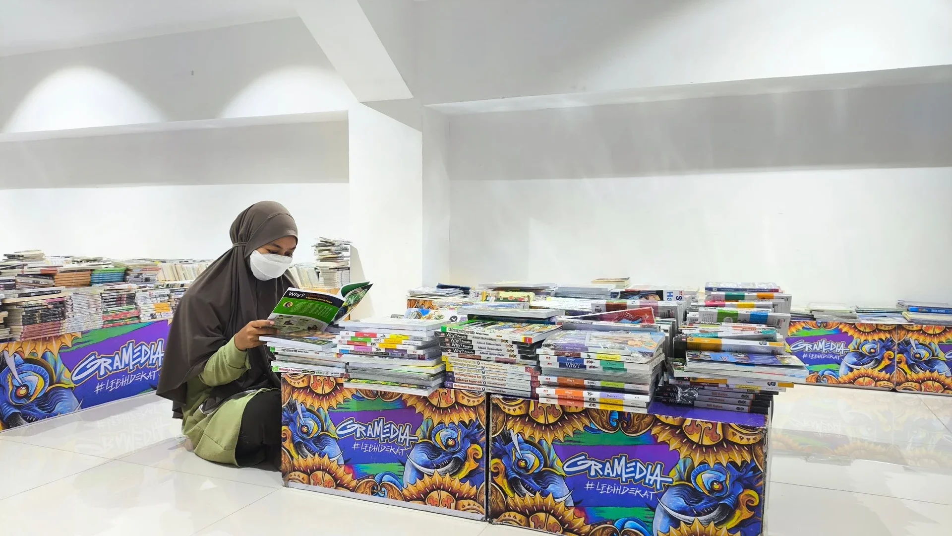 Berkunjung ke toko buku #KegiatanFavorit