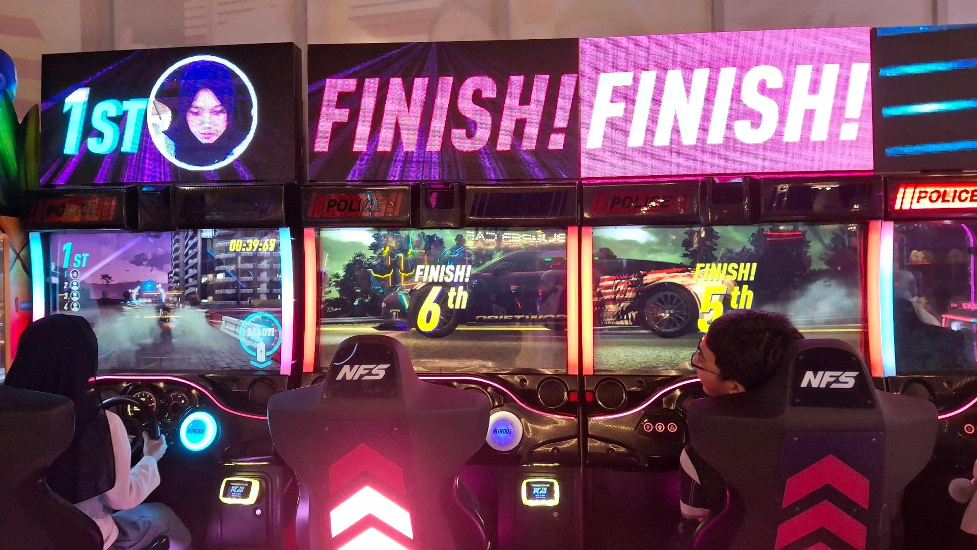 Bermain Game Di Mall