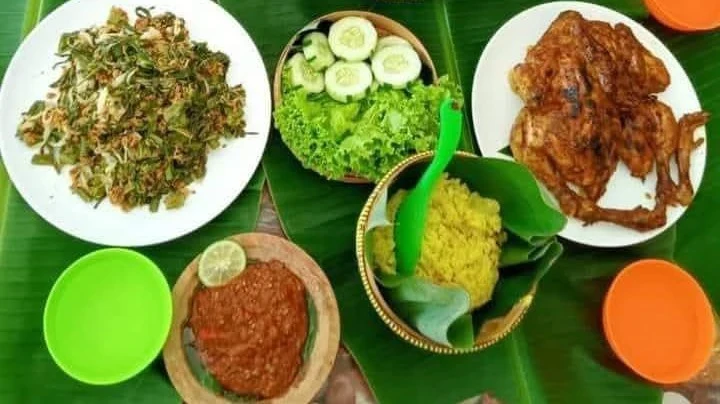 Buka bersama keluarga di Waroeng Makan Viral #RamadanBerkesan