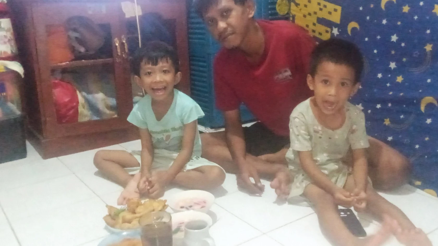 BUKA PUASA PERTAMA BERSAMA KELUARGA (Galeri kuliner)