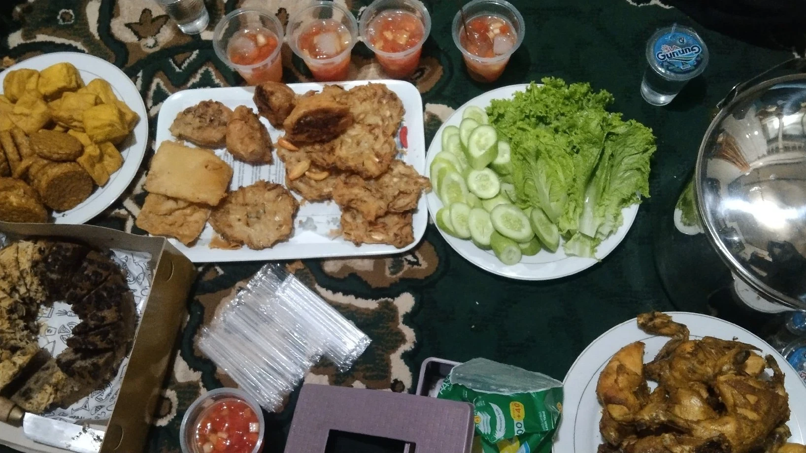bukber di rumah bu RT.  #SetiapMakananPunyaCerita