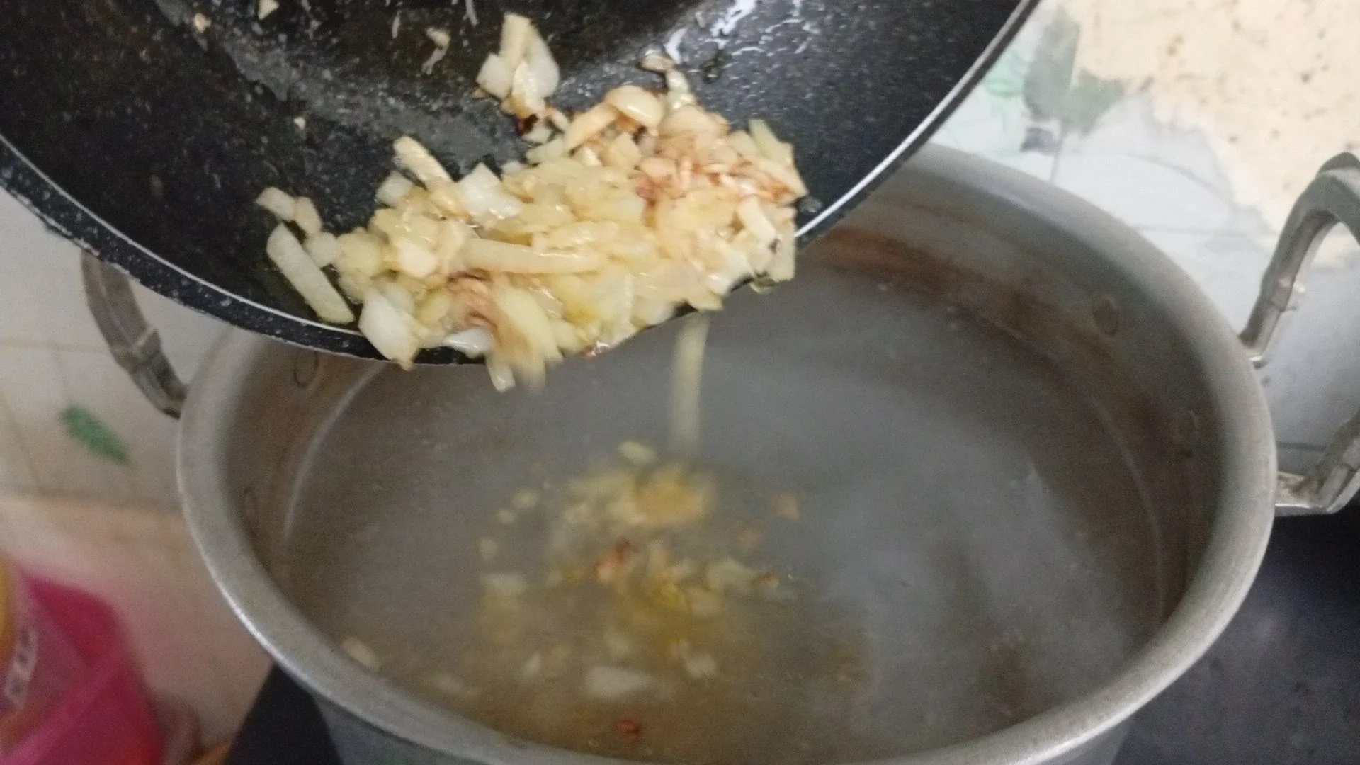Bumbu Sup Di Tumis Dulu / Tidak