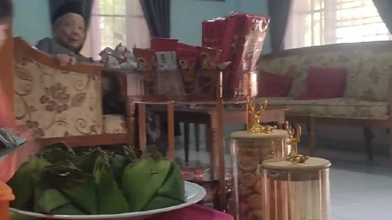 #CeritaMomenFitri Berkunjung ke Rumah Simbah Buyut