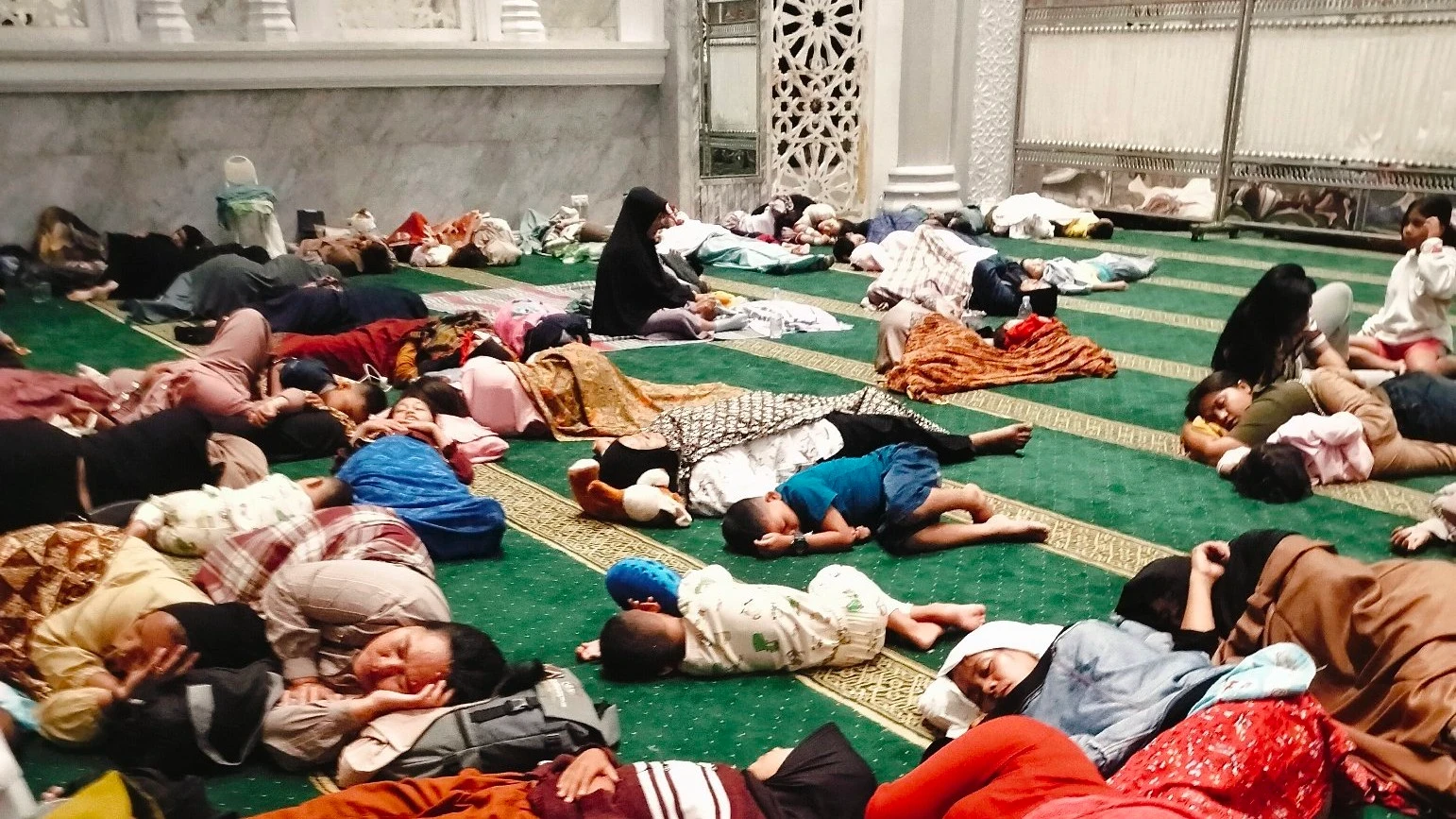 #CeritaMomenFitri Pemudik Yang lelah