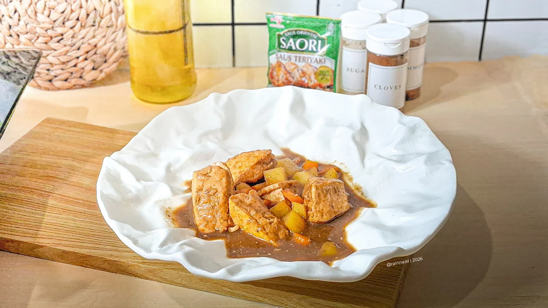 Day 6 in a Bowl: Kehangatan Semur Tahu Isi Ayam