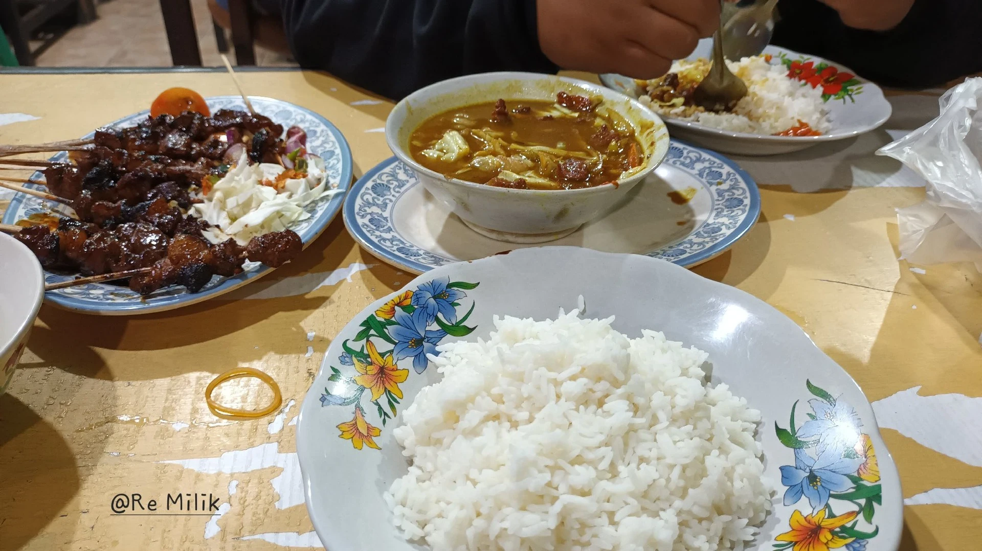 #DiBalikLensa Kuliner Sate Dan Tongseng