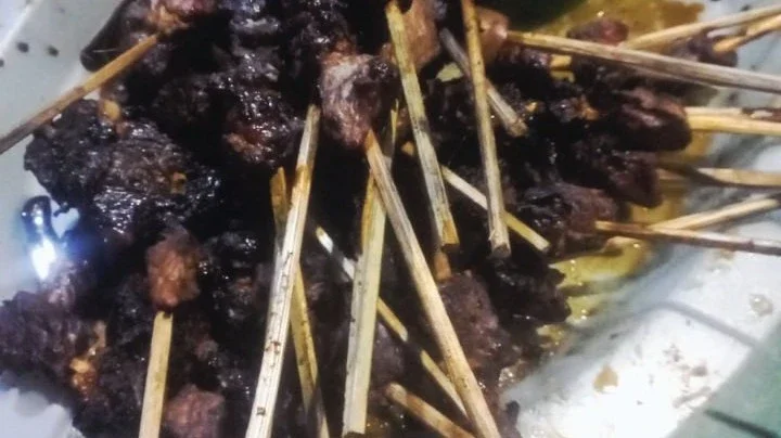 Gotong Royong Bakar Sate, Berbagi dan Makan Bersama #MaknaIduladha