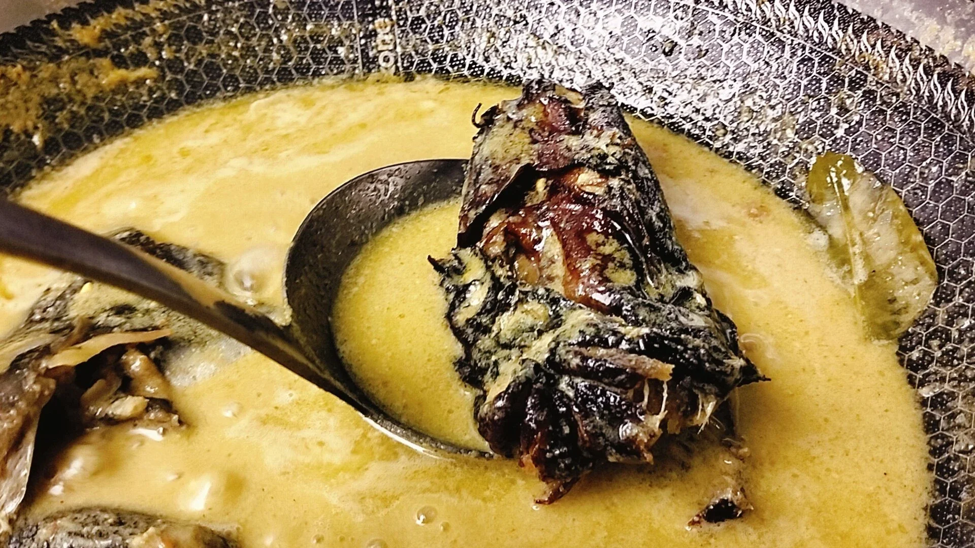 Gulai kuning ikan asap