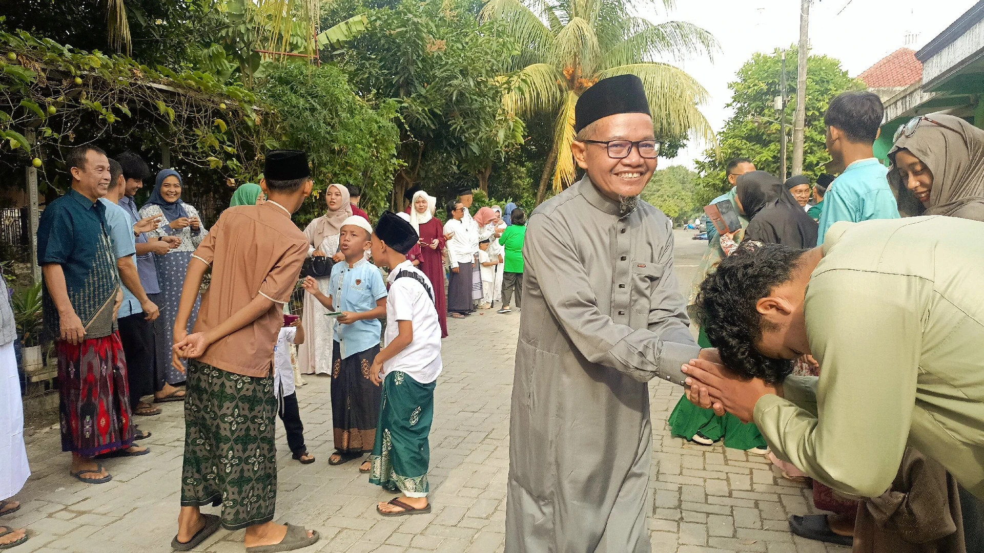 Halal bihalal warga vila balaraja rt2 #potrethariraya