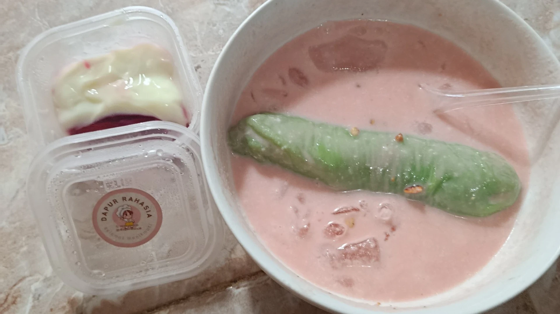 Hari Ini Berbuka Dengan Es Pisang Ijo dan Puding #SetiapMakananPunyaCerita