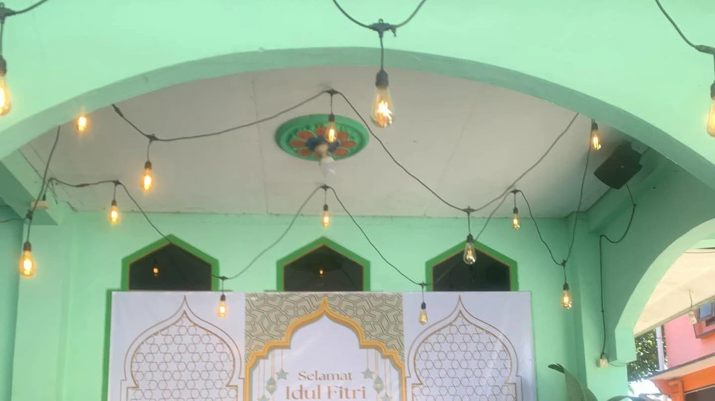 Hiasan spesial idul Fitri di Masjid #PotretHariRaya