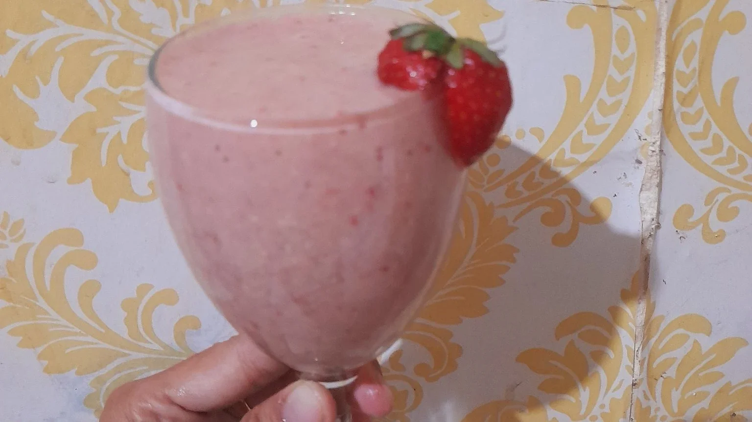 #JagaJantungVersiku bikin Jus pisang cmpur strawberry