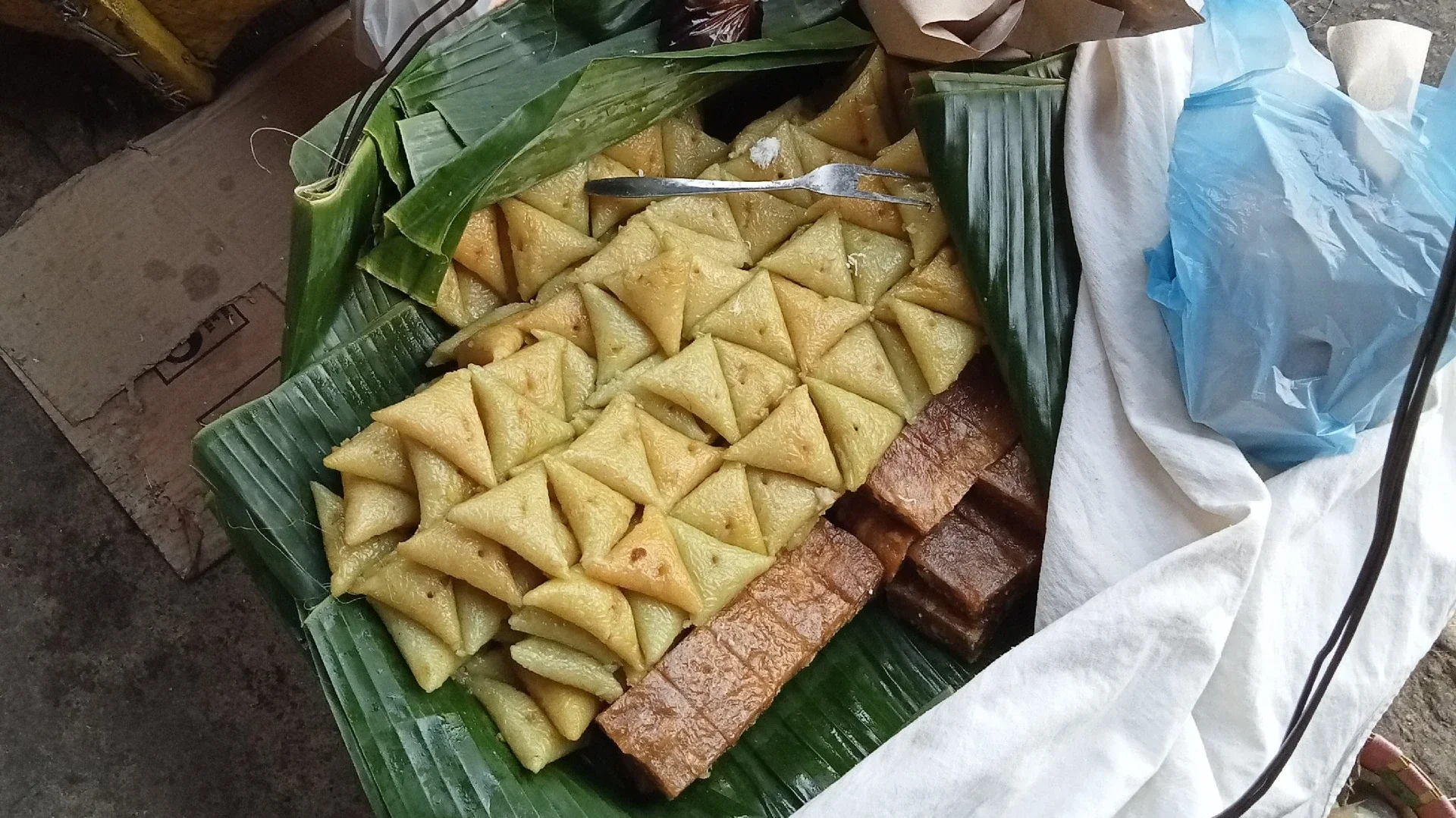Jajan Lupis Dan Getuk Di Pasar Pagi