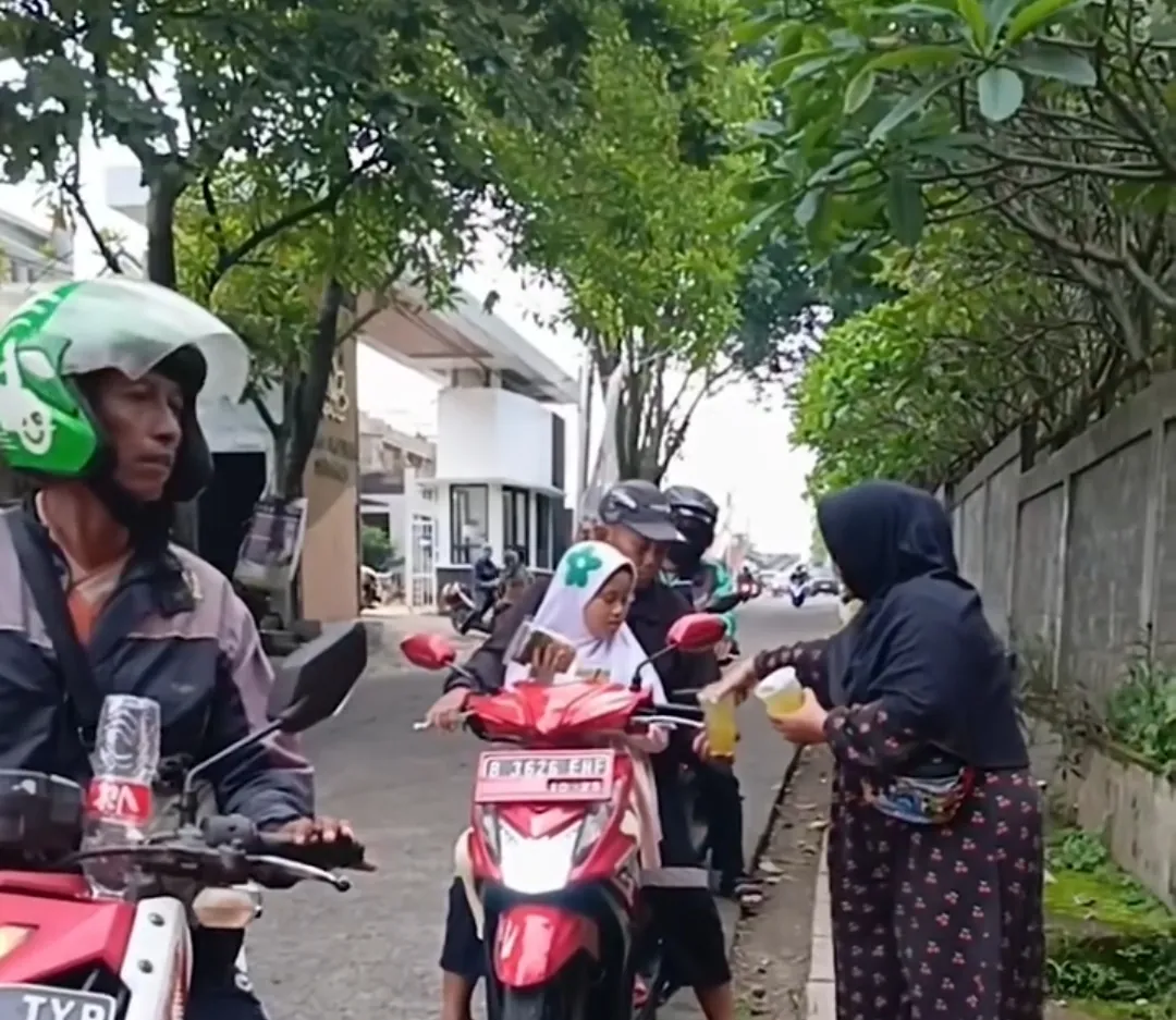 Berbagi itu INDAH