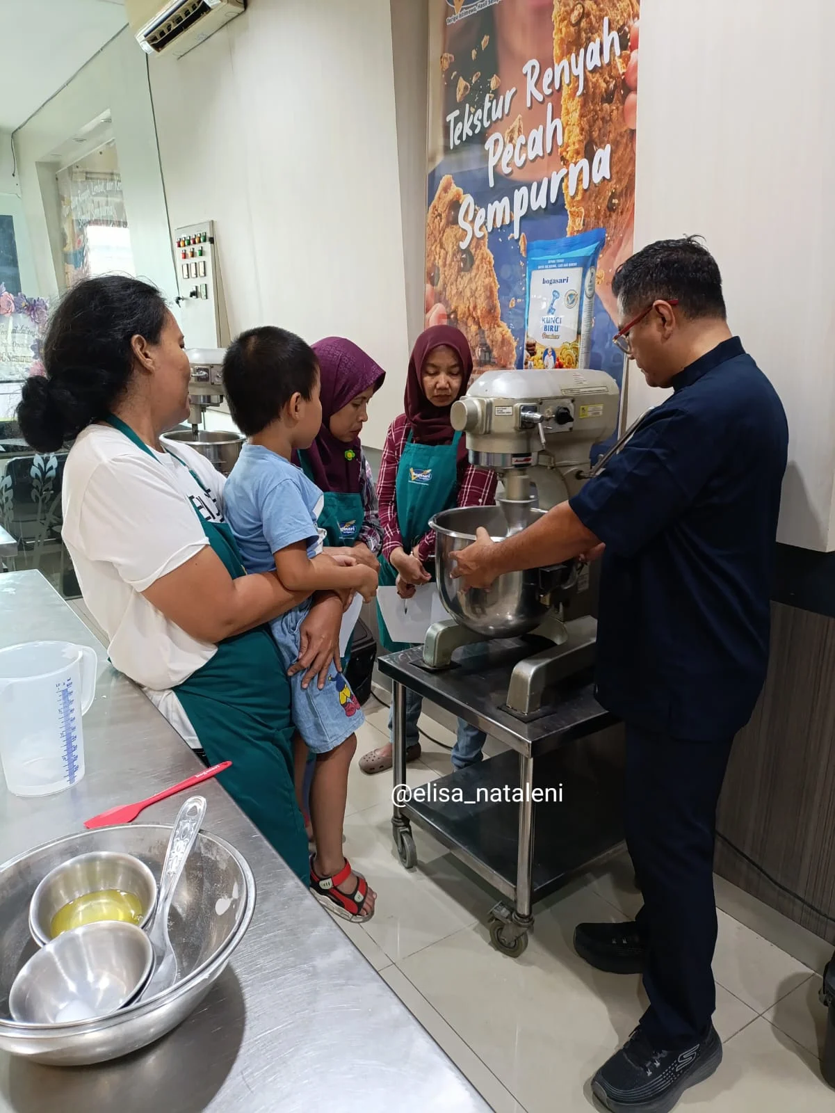 Bocil Ikut Baking Demo