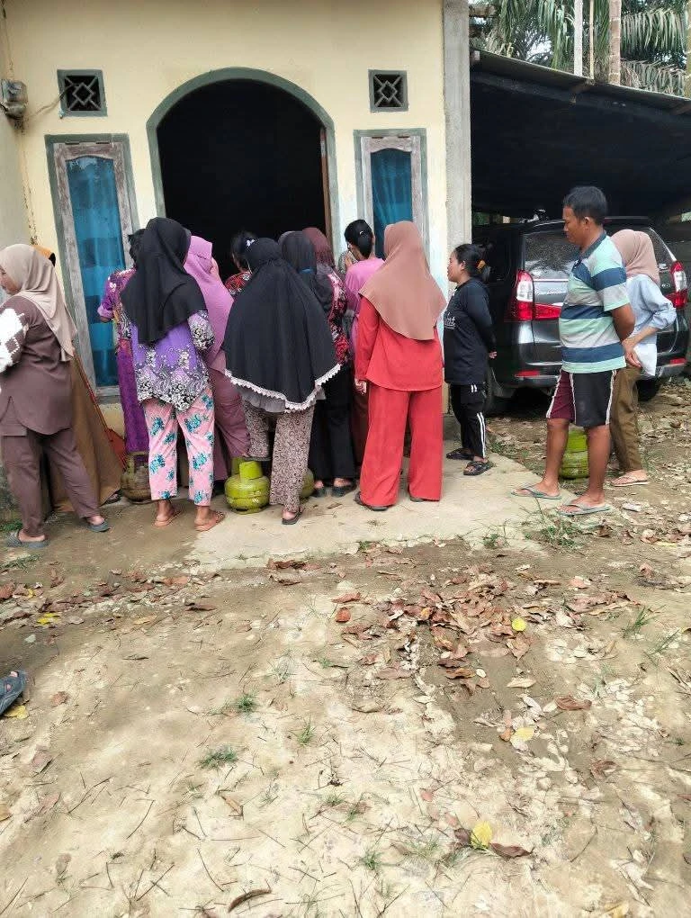 #CeritaHariIni Antri tapi kok gak ngular...