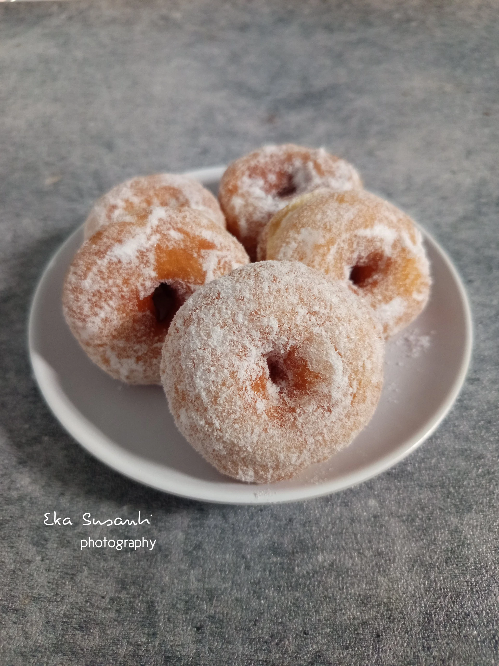 #CeritaHariIni Donat Maizena dan Waktu yang Melambat