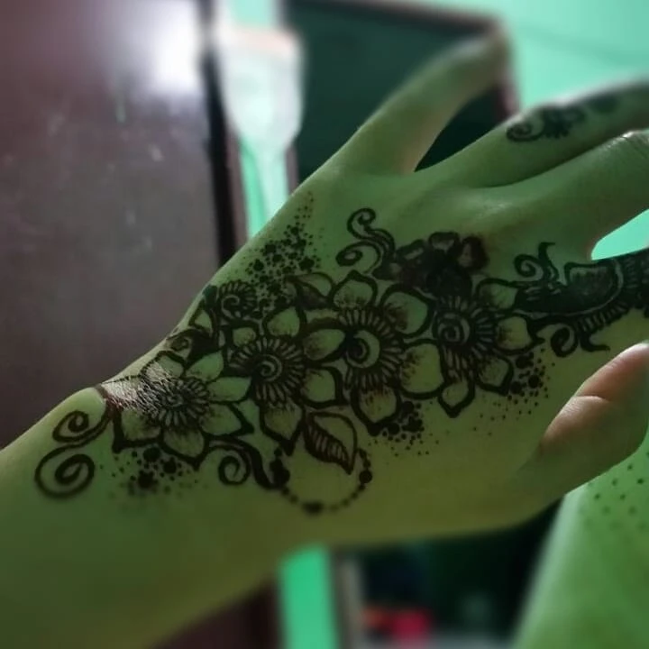 Goresan Henna