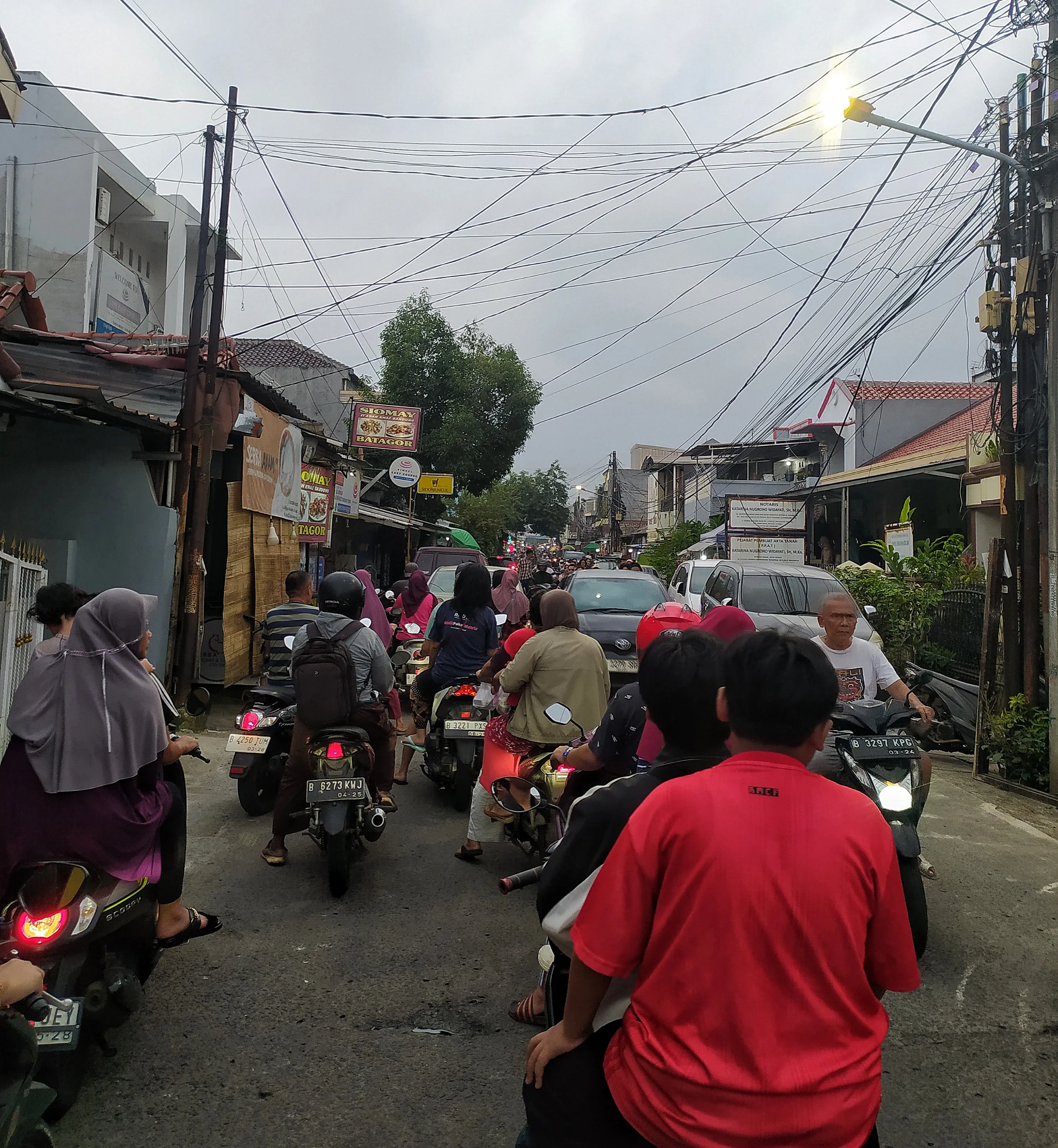 Hari ke 3 puasa, jalanan makin padat menjelang berbuka