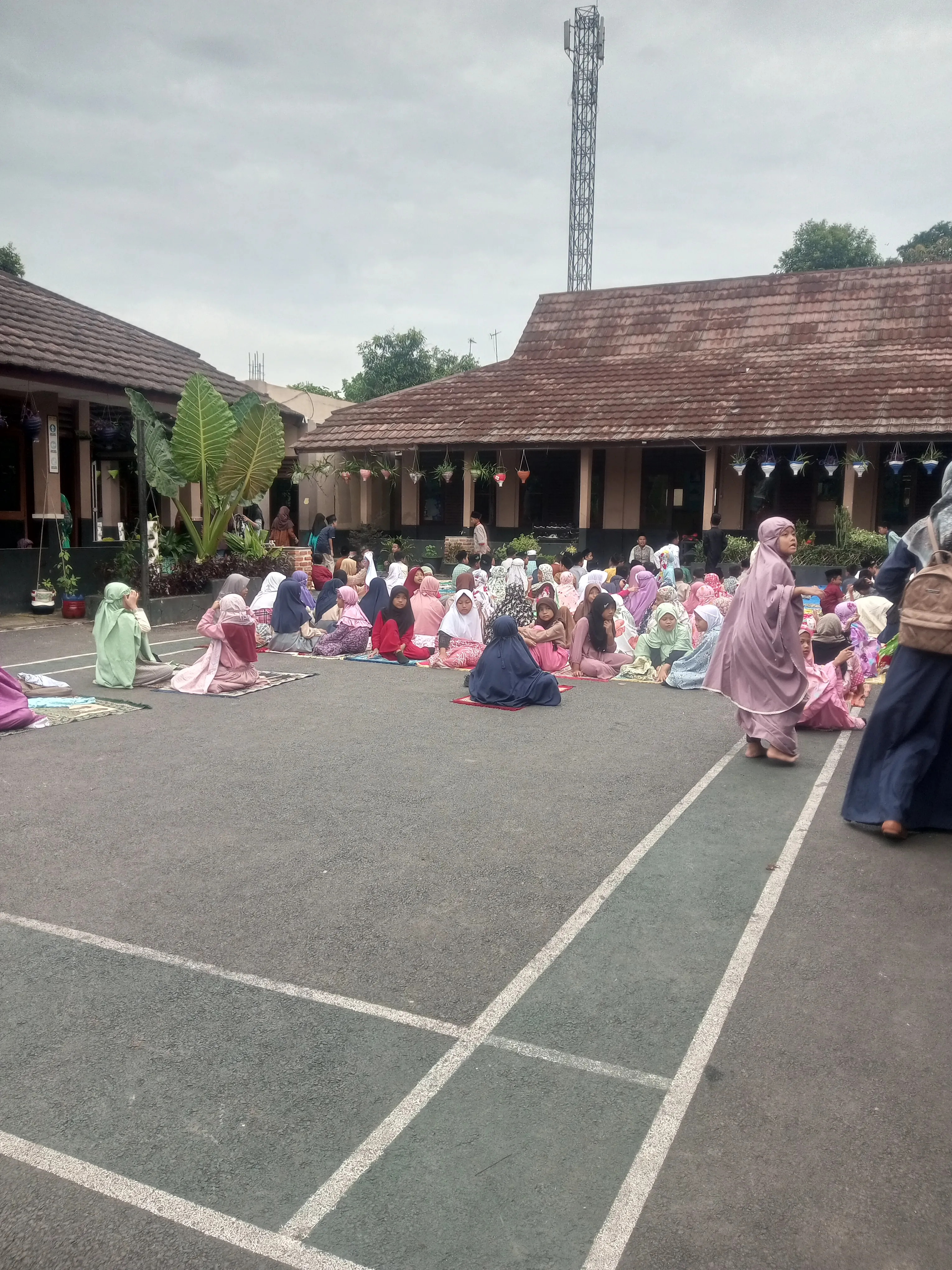 Hari terakhir nganter sekolah anak di bulan Ramadan