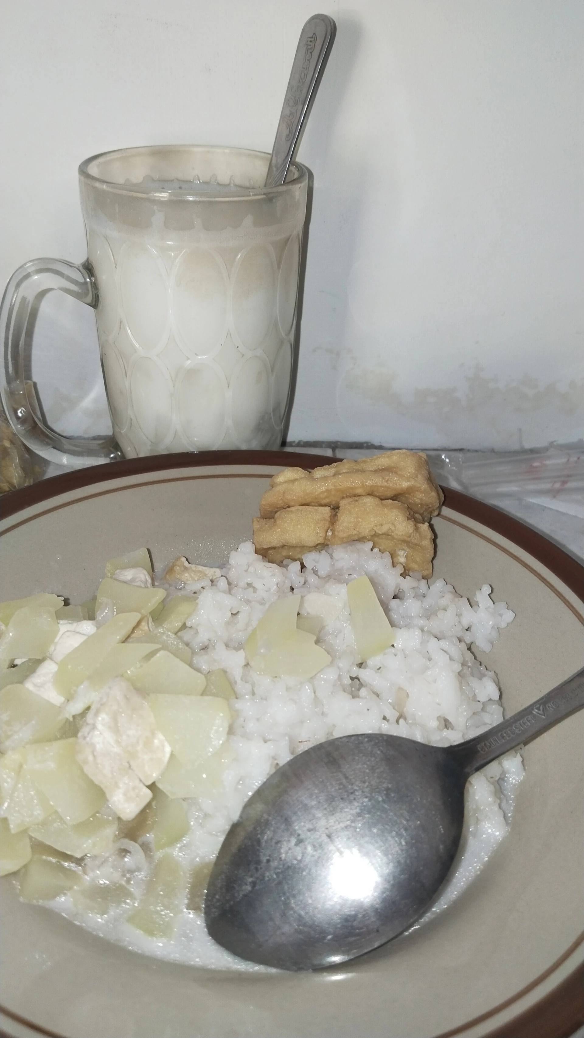 #HidupLebihSehat makan sayur pepaya muda dengan di temani segelas susu segar 🥰🧡