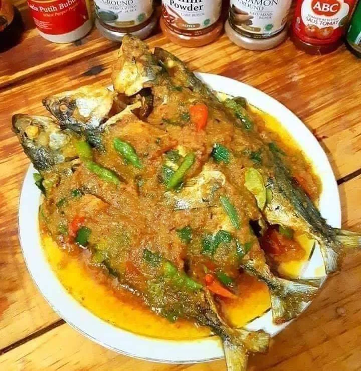 Ikan masak bumbu kuning