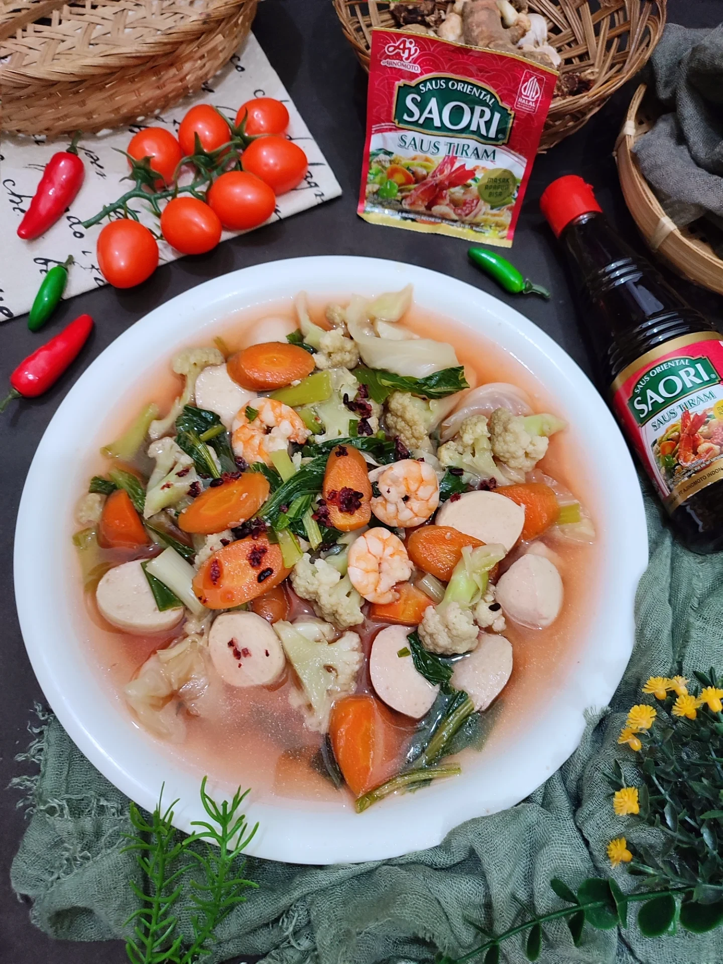 Jangan pernah Takut untuk eksplore rasa baru, cobain Masak Capcai  Seafood kuah merah pake Saori®