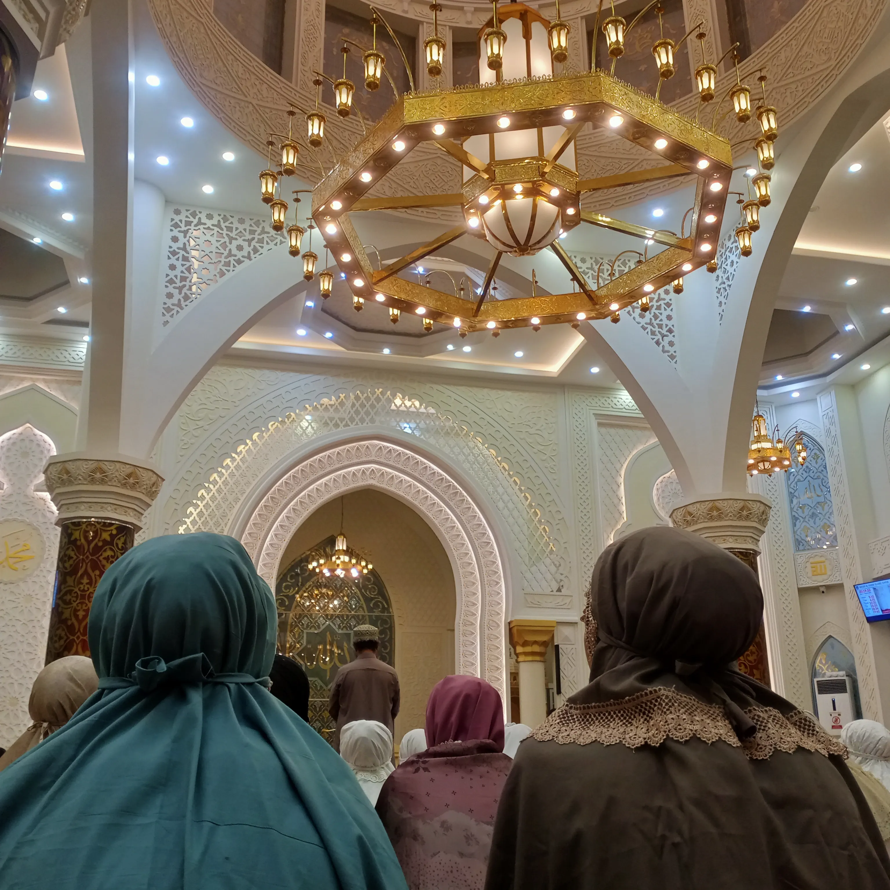 #JurnalRamadan Shalat Tarawih di Masjid Al-Hakim