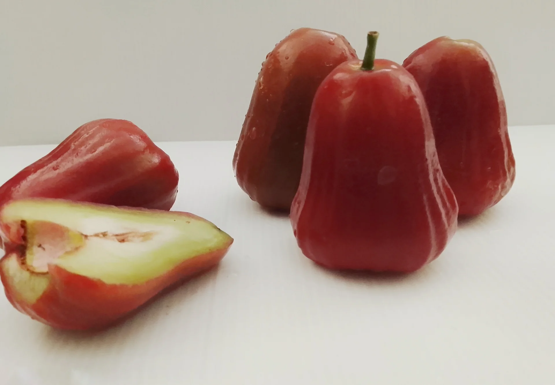 Kandungan Gizi Jambu Air