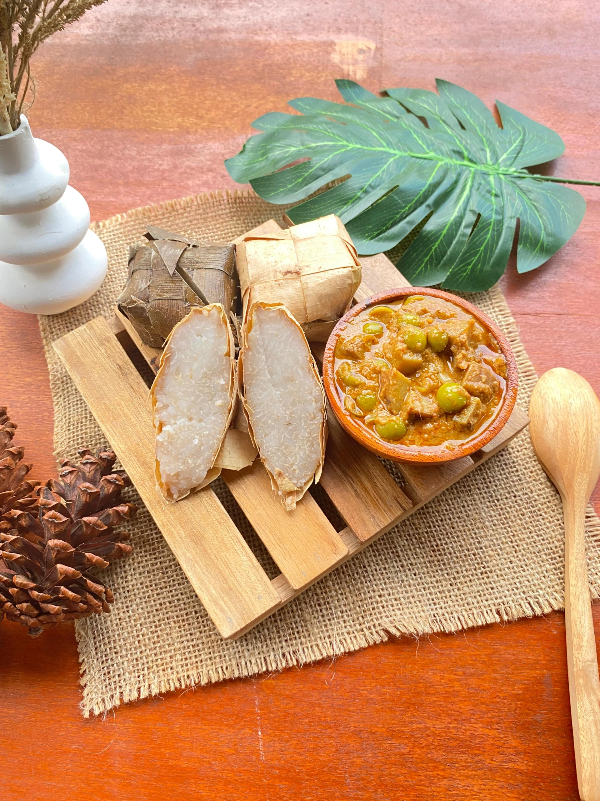 KETUPAT COLEK SAMBAL TANAK