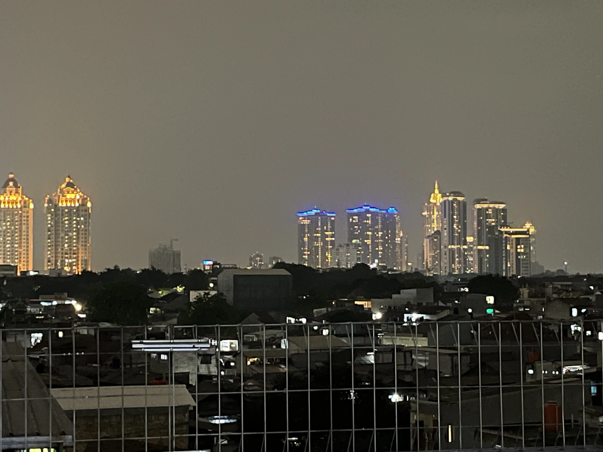 Langit Mendung Jakarta di Malam Hari #CeritaHariIni