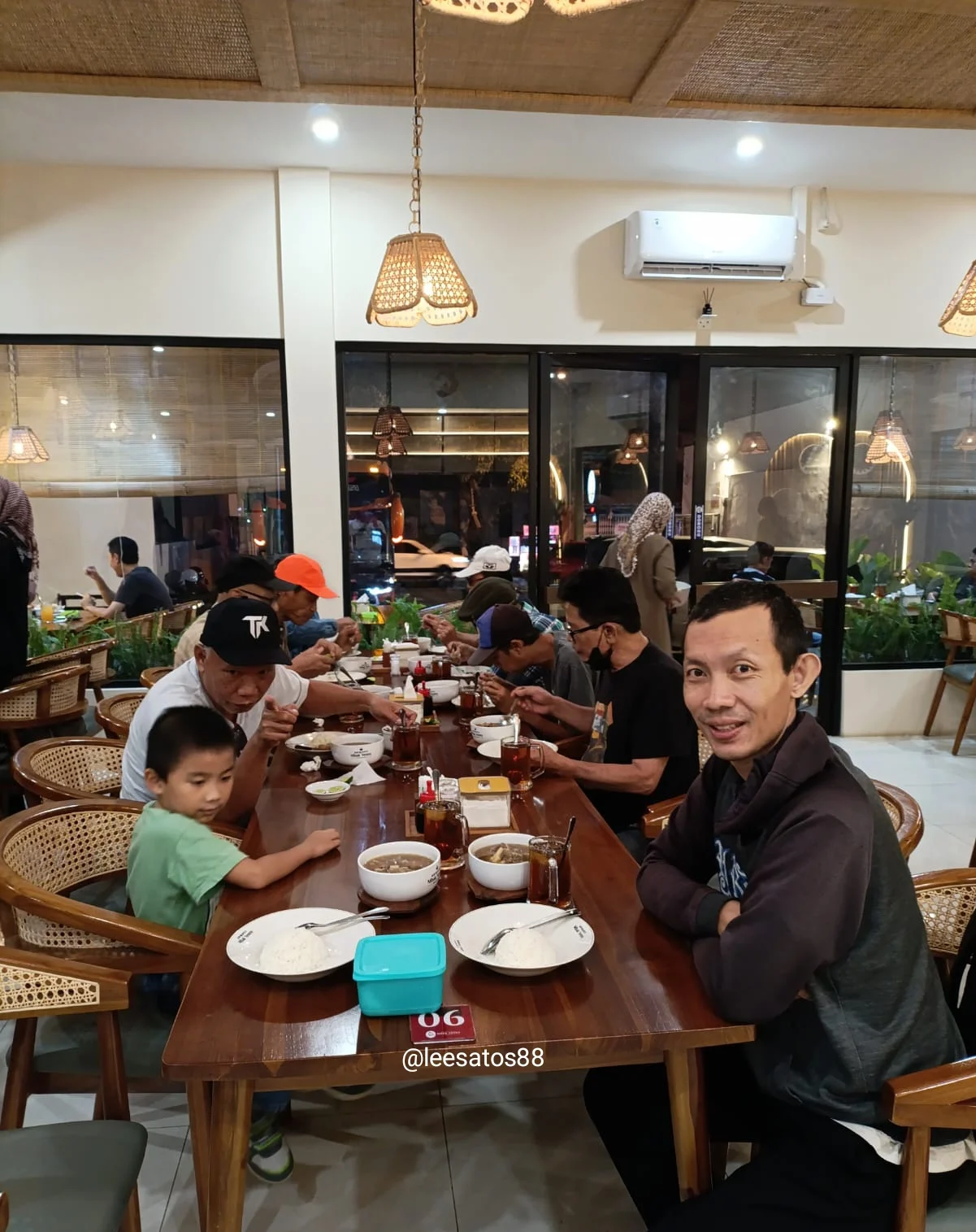 Makan Bersama di Sop Buntut Mbak Yenny