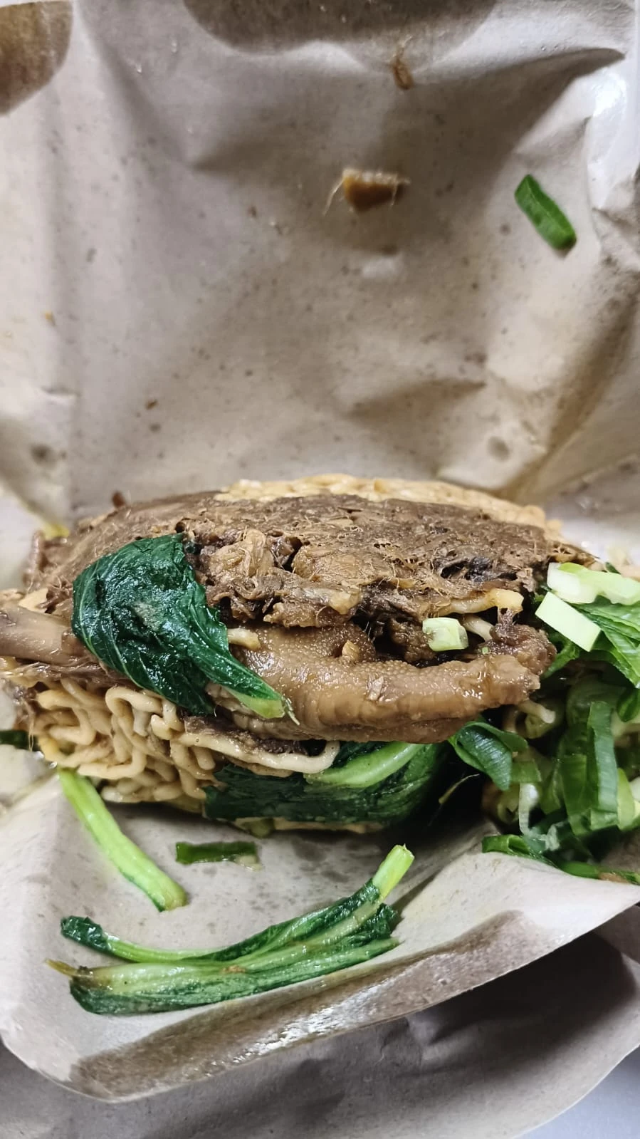 Makan Mie di kawasan Industri Pulo Gadung