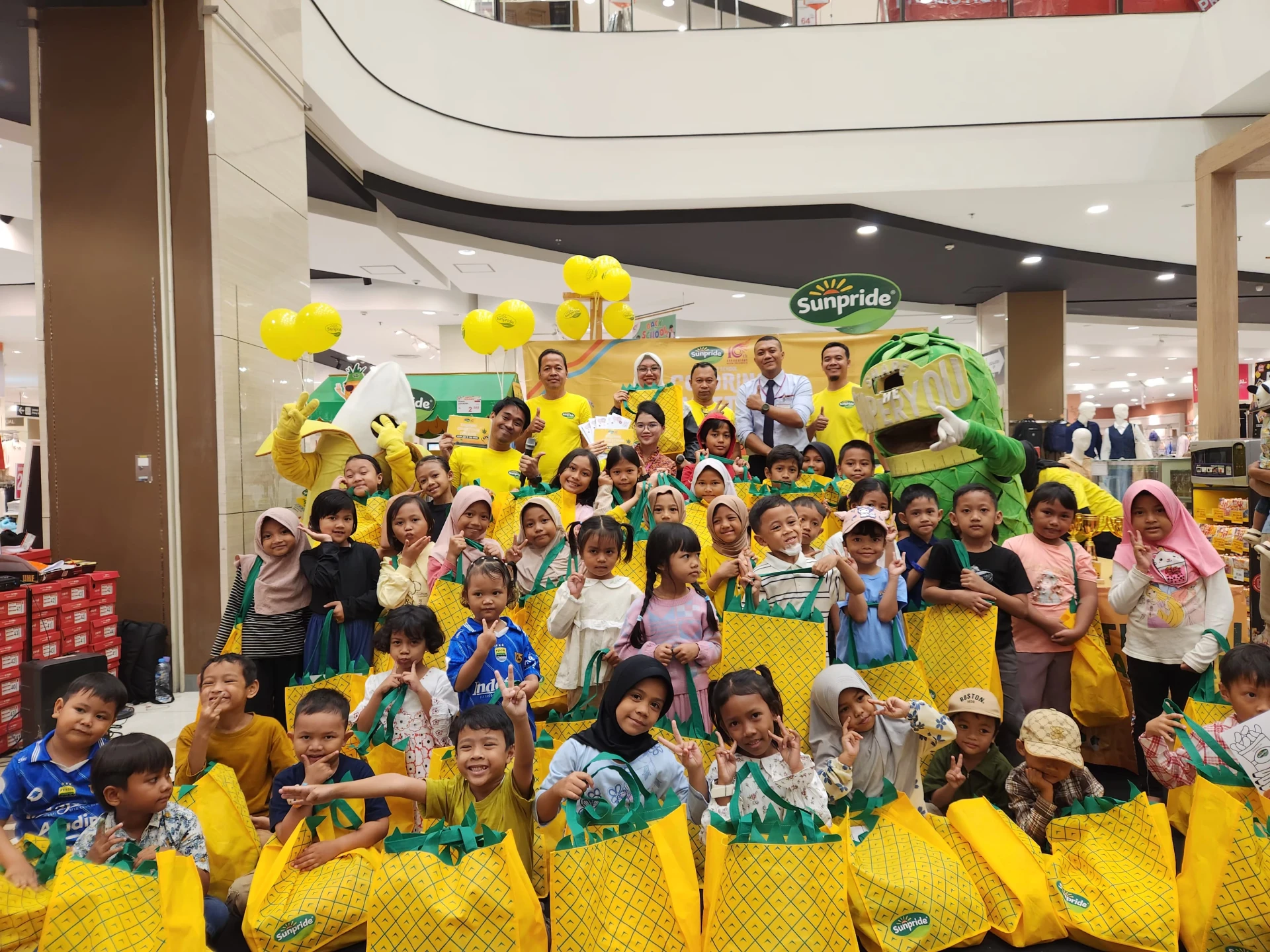Membersamai Kakak lomba mewarnai #CeritaHariIni