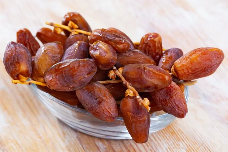 Mengikuti sunnah rasullullah berbuka dengan kurma