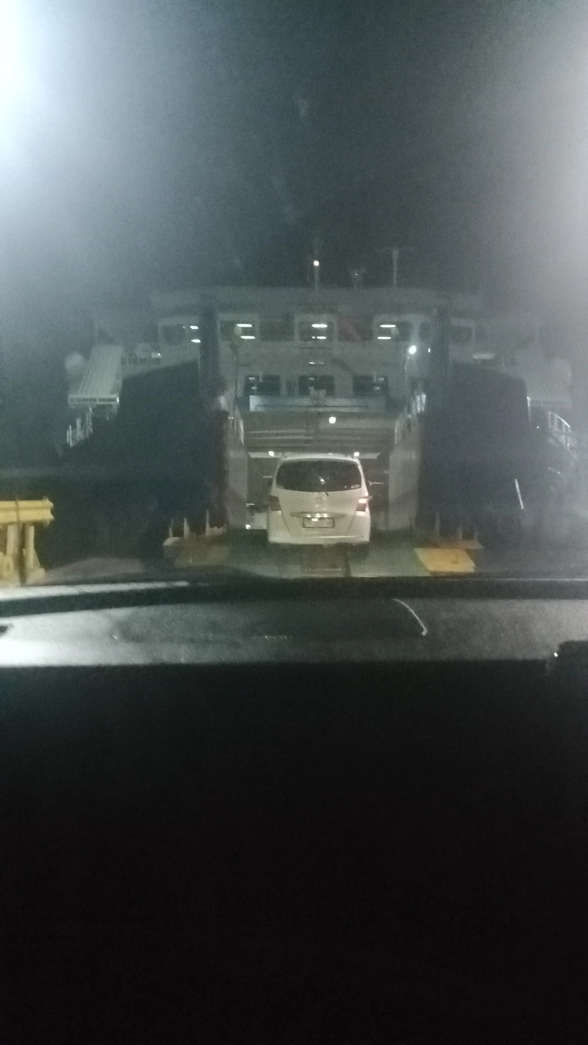 Menyeberang dari pelabuhan bakheuni ke pelabuhan merak