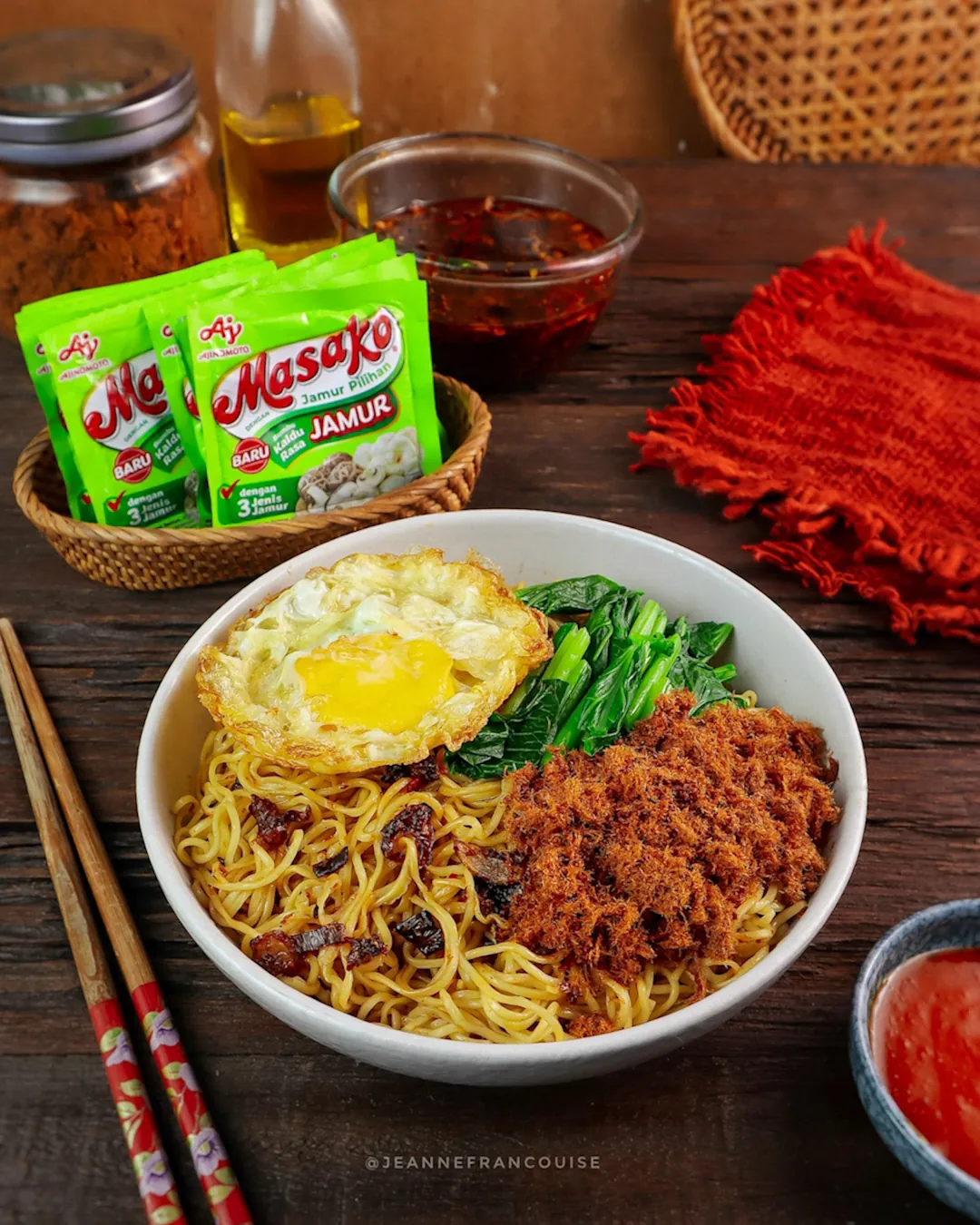 Mie Abon Chilli Oil ( IG : @jeannefrancouise )