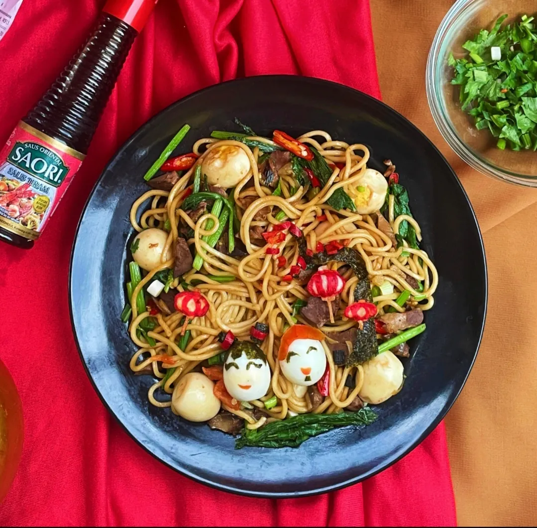 Mie panjang umur adalah hidangan khas imlek