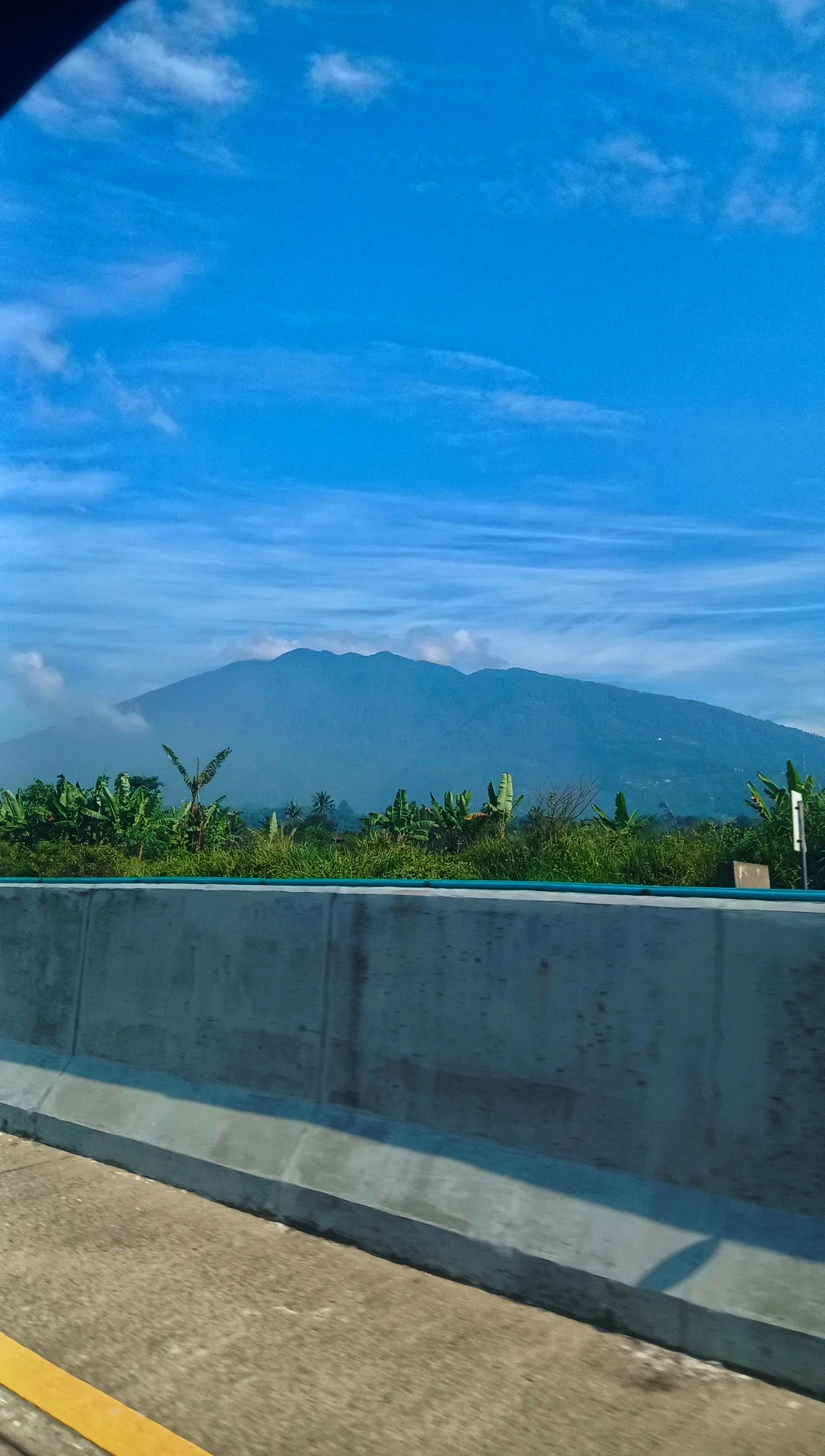 Pemandangan jln kearah puncak bogor