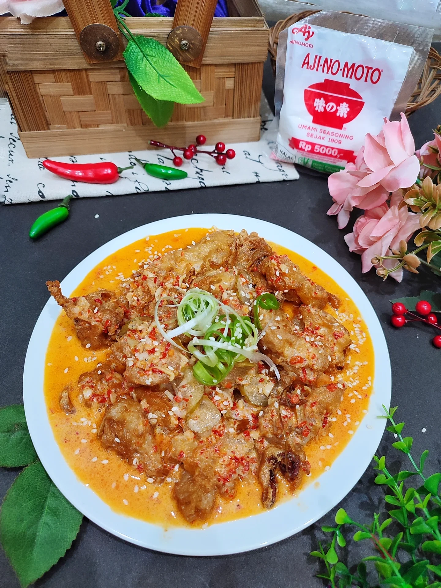 pengen sesuatu yang pedas, segar, dan aromanya langsung bikin lapar? Coba masak Cumi Saus Padang