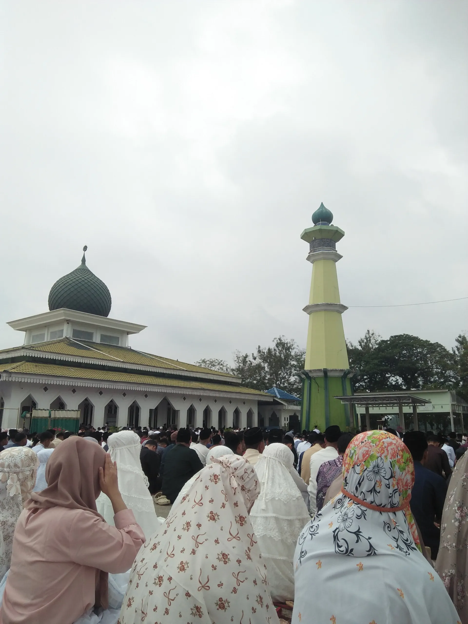 Sholat Eid di Lapangan